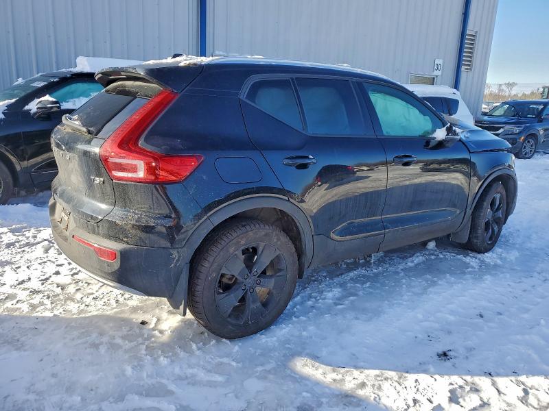 Фото 3 - VOLVO XC40