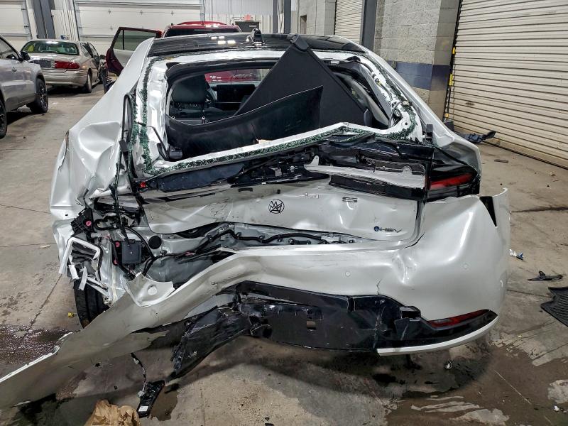 Фото 6 - TOYOTA PRIUS