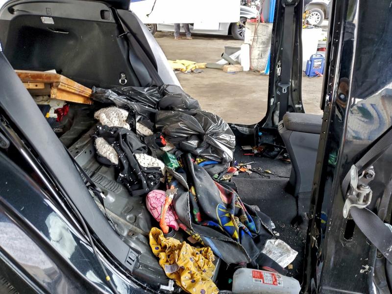 Фото 10 - TOYOTA PRIUS