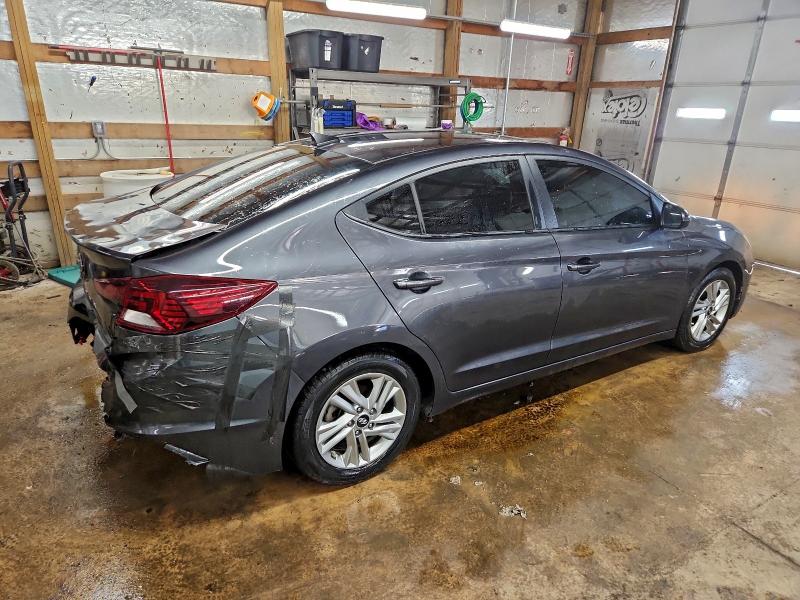 Фото 3 - HYUNDAI ELANTRA