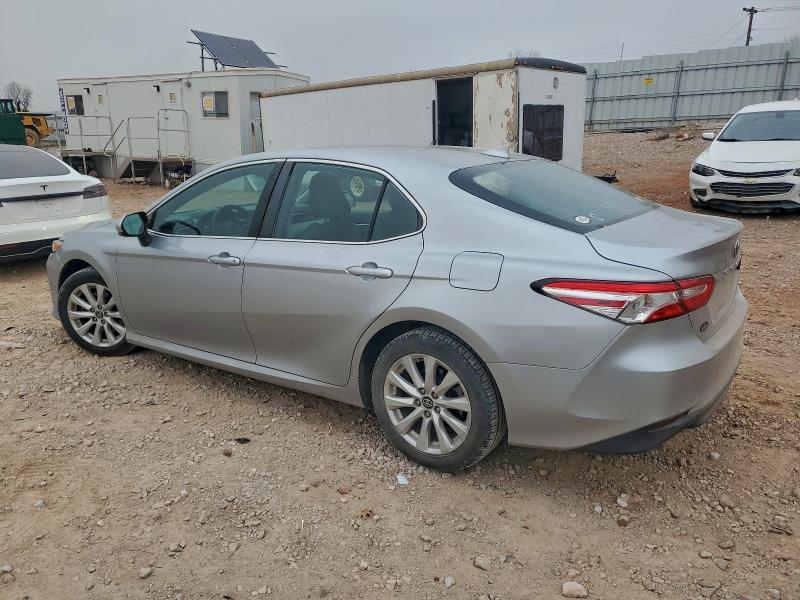 Фото 2 - TOYOTA CAMRY