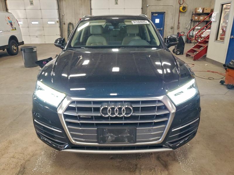 Фото 5 - AUDI Q5