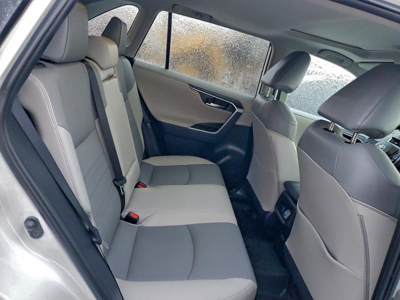 Фото 11 - TOYOTA RAV4