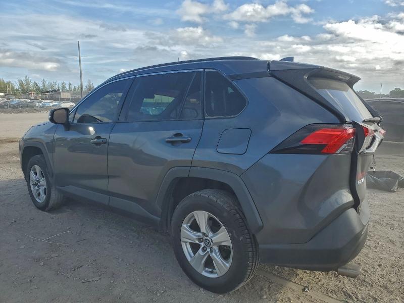 Фото 2 - TOYOTA RAV4