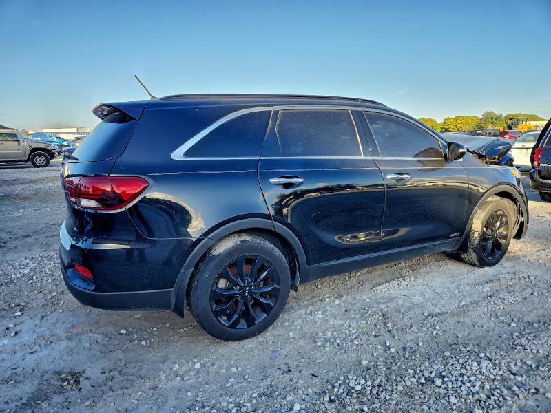 Фото 3 - KIA SORENTO