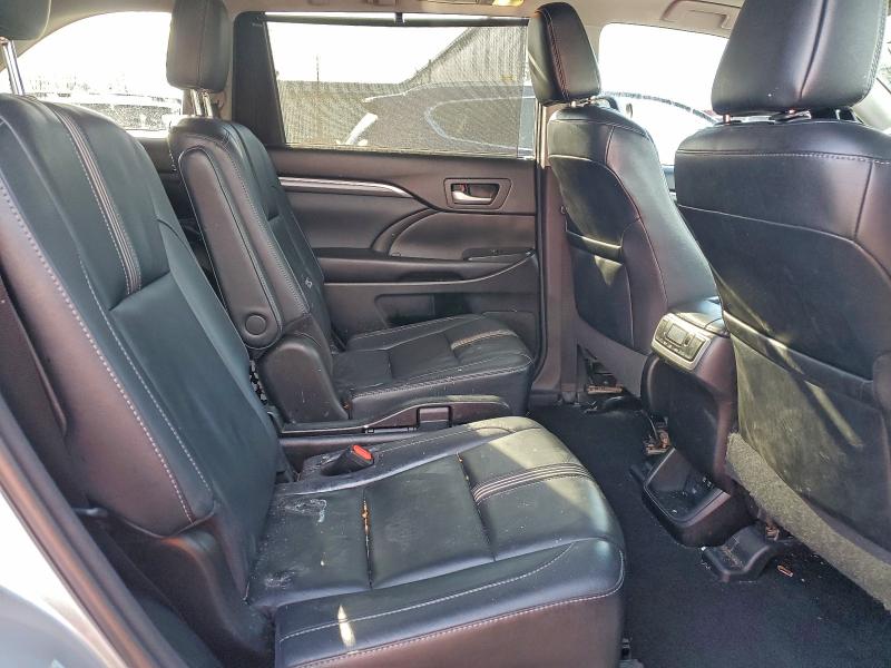 Фото 11 - TOYOTA HIGHLANDER