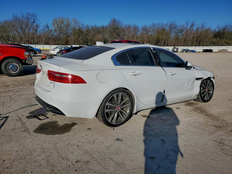 Фото 3 - JAGUAR XE