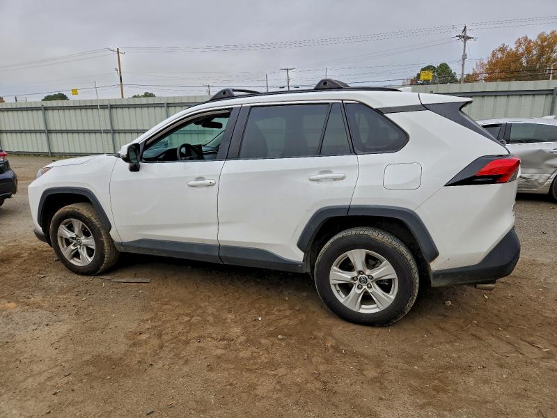 Фото 2 - TOYOTA RAV4