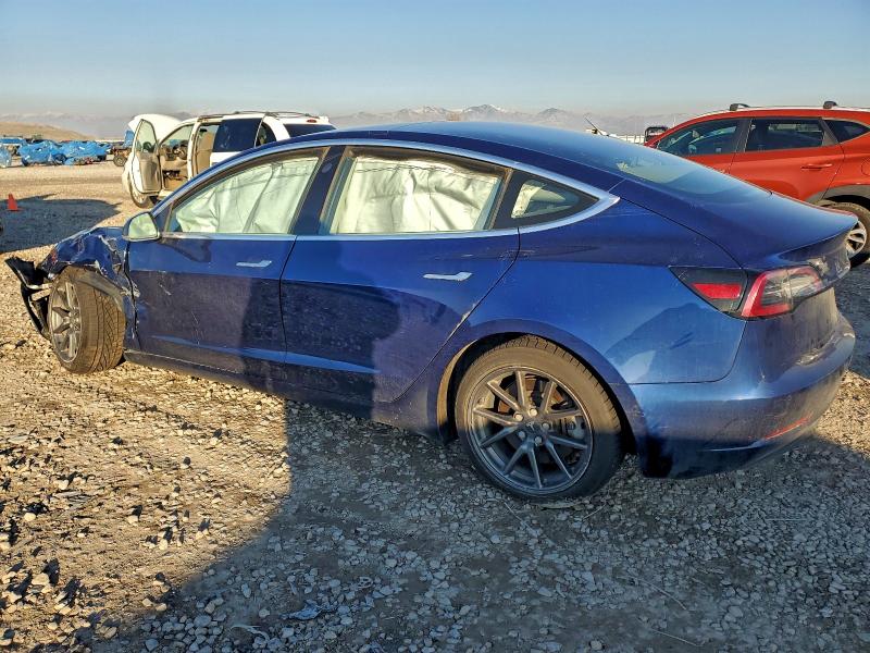 Фото 2 - TESLA MODEL 3