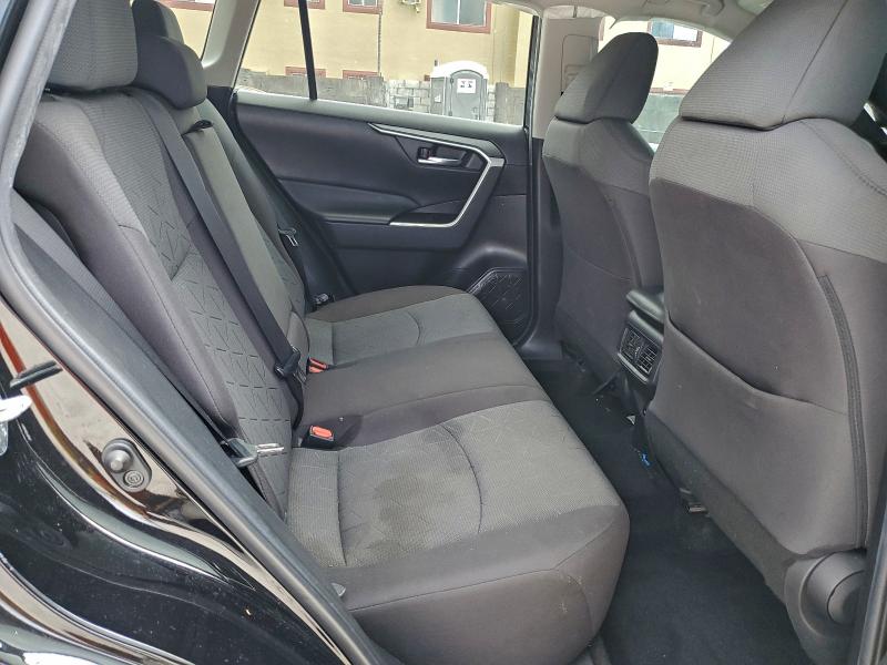 Фото 10 - TOYOTA RAV4