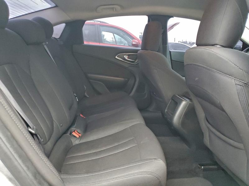 Фото 10 - CHRYSLER 200