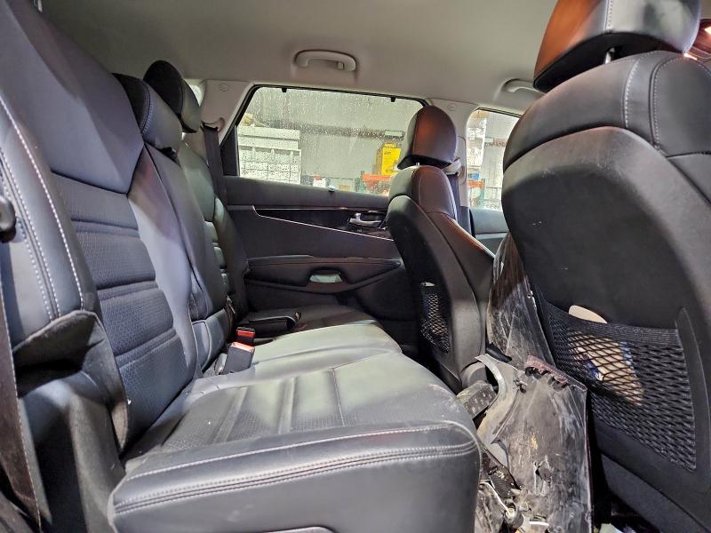 Фото 11 - KIA SORENTO