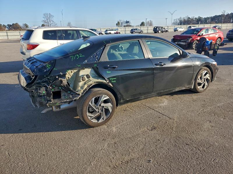 Фото 3 - HYUNDAI ELANTRA