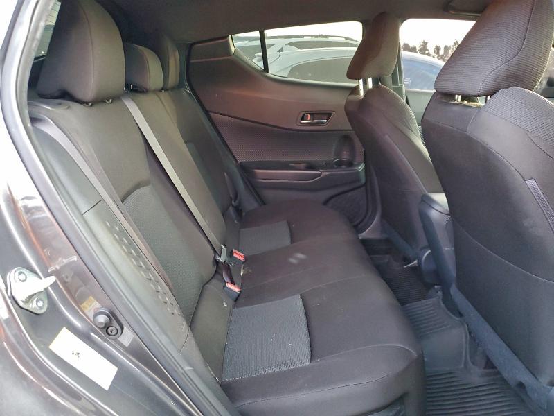 Фото 11 - TOYOTA C-HR