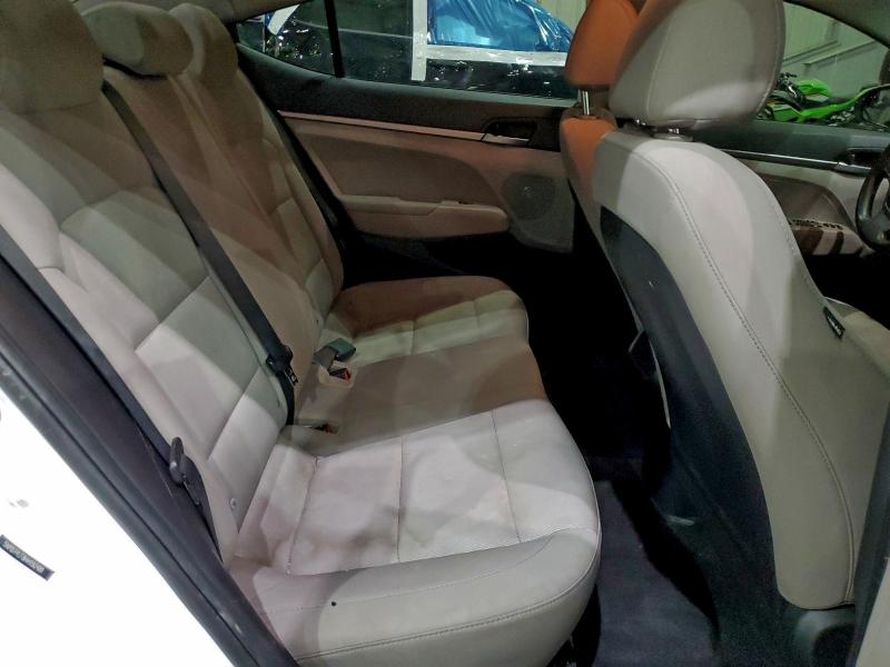 Фото 10 - HYUNDAI ELANTRA