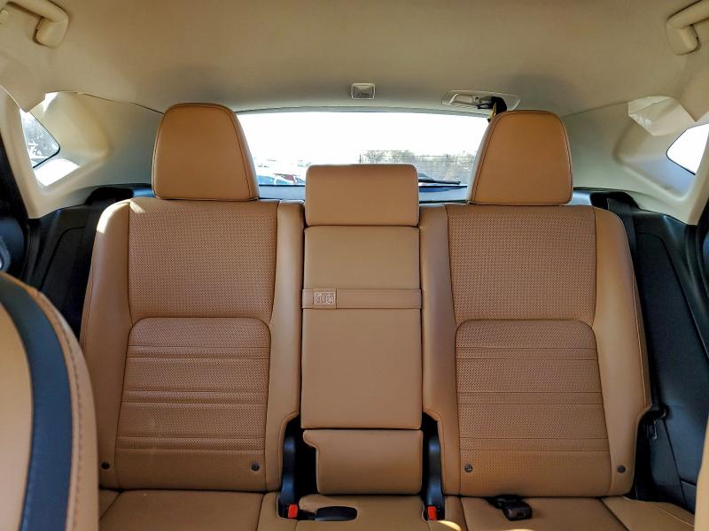 Фото 10 - LEXUS NX