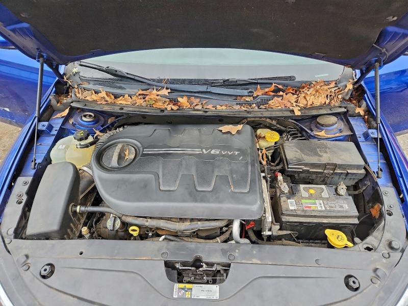 Фото 11 - CHRYSLER 200