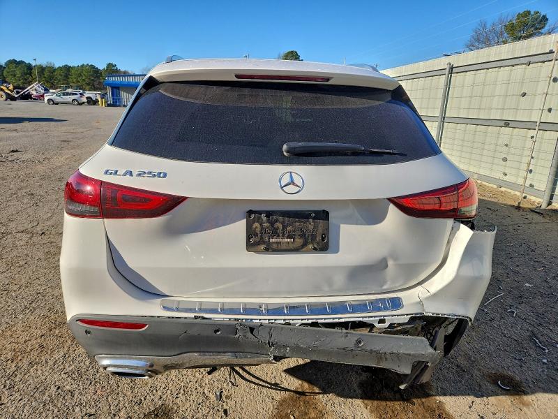 Фото 6 - MERCEDES-BENZ GLA-CLASS