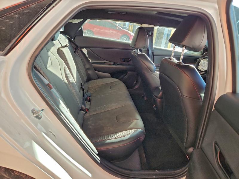 Фото 10 - HYUNDAI ELANTRA