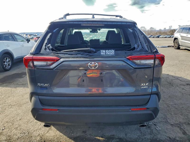 Фото 6 - TOYOTA RAV4