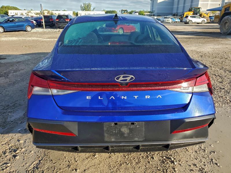 Фото 6 - HYUNDAI ELANTRA