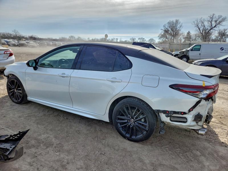 Фото 2 - TOYOTA CAMRY