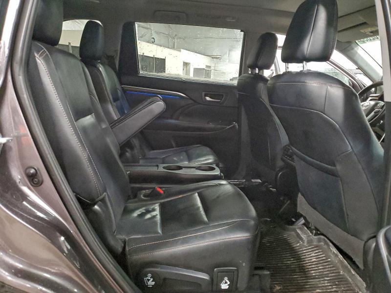 Фото 11 - TOYOTA HIGHLANDER
