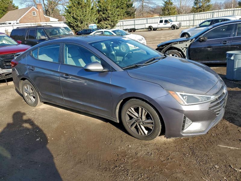 Фото 4 - HYUNDAI ELANTRA