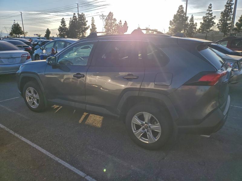 Фото 2 - TOYOTA RAV4