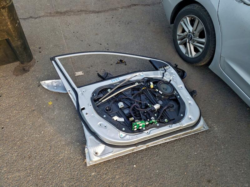 Фото 12 - HYUNDAI ELANTRA