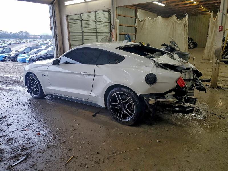 Фото 2 - FORD MUSTANG