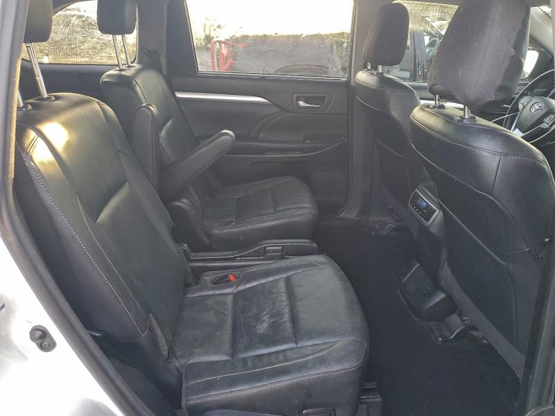 Фото 11 - TOYOTA HIGHLANDER