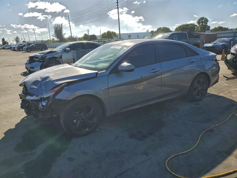 Фото 1 - HYUNDAI ELANTRA