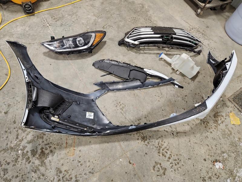 Фото 12 - HYUNDAI ELANTRA