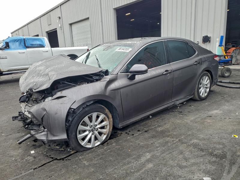 Фото 1 - TOYOTA CAMRY