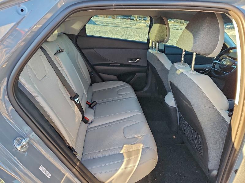 Фото 10 - HYUNDAI ELANTRA