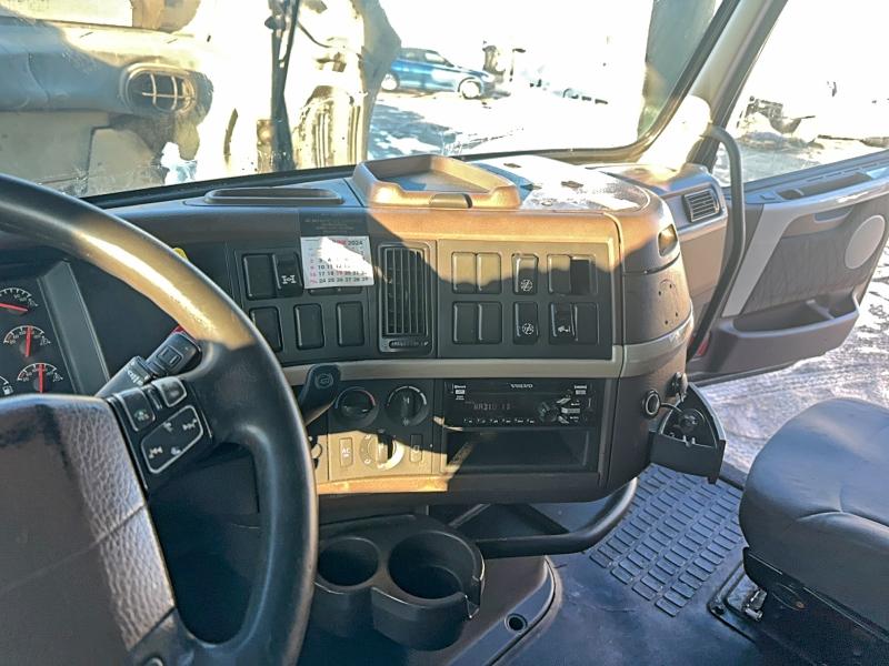 VOLVO VN 2015 VIN 4V4NC9EH9FN182118