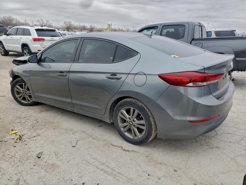 Фото 2 - HYUNDAI ELANTRA