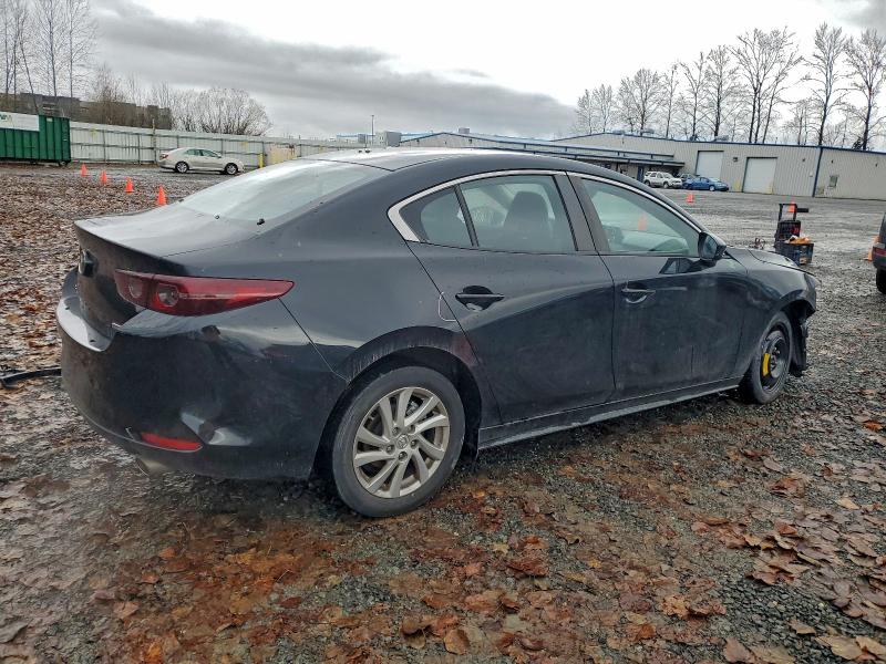 Фото 3 - MAZDA 3