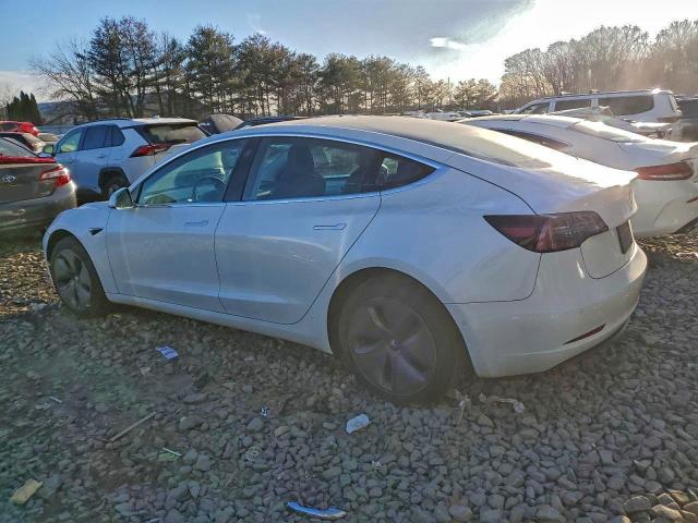 Фото 2 - TESLA MODEL 3