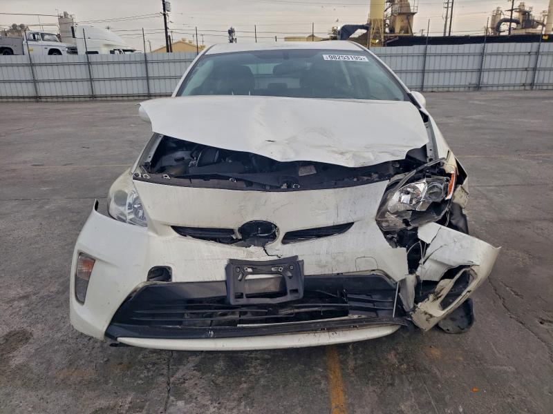 Фото 5 - TOYOTA PRIUS