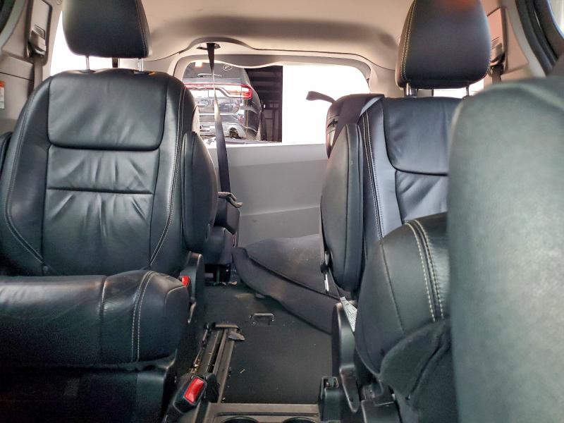 Фото 10 - TOYOTA SIENNA