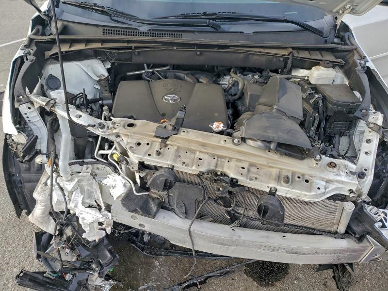 Фото 12 - TOYOTA HIGHLANDER