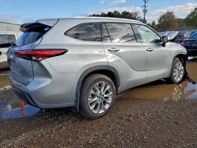 Фото 3 - TOYOTA HIGHLANDER