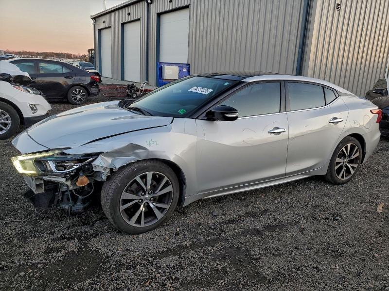 Фото 1 - NISSAN MAXIMA