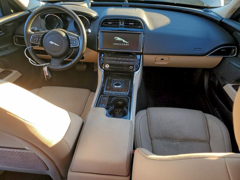 Фото 8 - JAGUAR XE