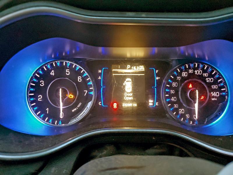 Фото 9 - CHRYSLER 200