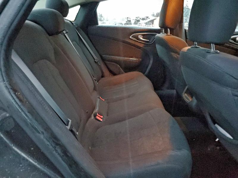 Фото 10 - CHRYSLER 200