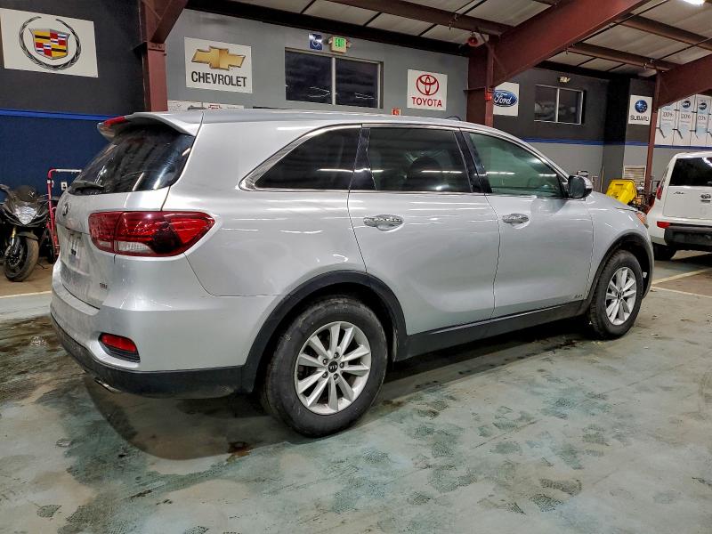 Фото 3 - KIA SORENTO