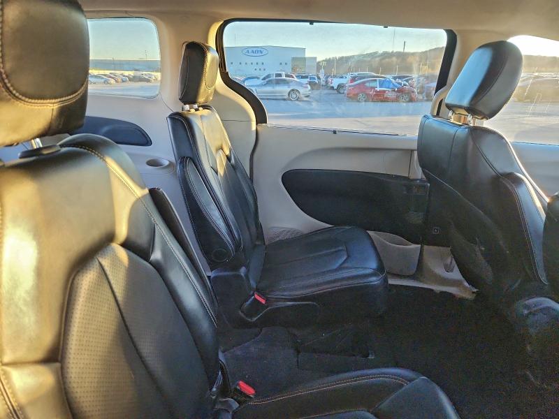 Фото 11 - CHRYSLER MINIVAN